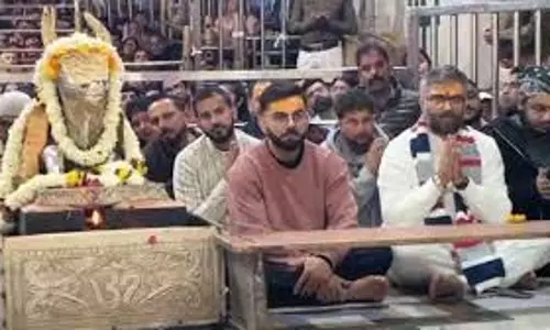 Ujjain: महाकाल की शरण में पहुंचे विराट कोहली, भस्म आरती में हुए शामिल