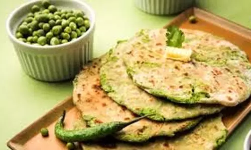 Hare Matar ka Paratha Recipe: ब्रेकफास्ट में बनाएं हरे मटर के पराठे Hare Matar ka Paratha Recipe: ब्रेकफास्ट में बनाएं हरे मटर के पराठे