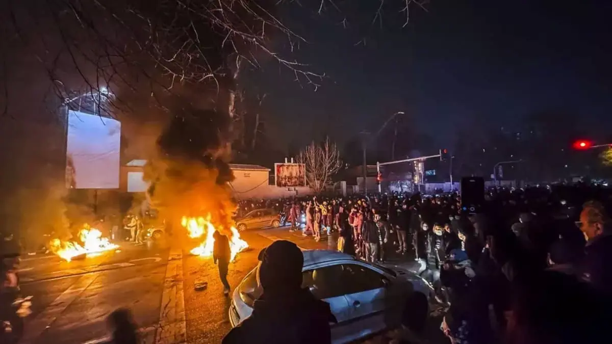 ईरान में कोई नया विरोध प्रदर्शन नहीं, मौलवी ने फांसी देने की अपील, ट्रंप को धमकी दी ईरान में कोई नया विरोध प्रदर्शन नहीं, मौलवी ने फांसी देने की अपील, ट्रंप को धमकी दी