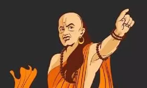 Chanakya Niti: सफलता को आपकी ओर खींचती हैं ये 5 आदतें Chanakya Niti: सफलता को आपकी ओर खींचती हैं ये 5 आदतें