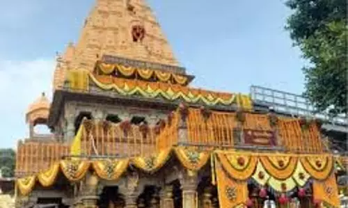 Ujjain Mahakal Mandir : महाकाल मंदिर में टेक्नोलॉजी की एंट्री , बुकिंग से दान तक सब एक ही वेबसाइट पर Ujjain Mahakal Mandir : महाकाल मंदिर में टेक्नोलॉजी की एंट्री , बुकिंग से दान तक सब एक ही वेबसाइट पर