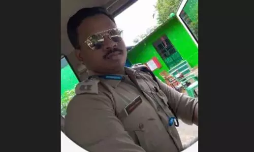 Odisha के रायगढ़ में कार के पेड़ से टकराने से फॉरेस्ट रेंजर की मौत Odisha के रायगढ़ में कार के पेड़ से टकराने से फॉरेस्ट रेंजर की मौत