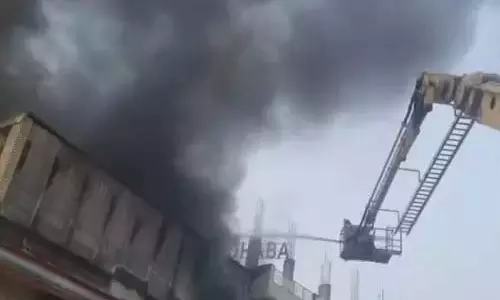 Patna: प्लास्टिक गोदाम में लगी भीषण आग, इलाके में अफरा-तफरी