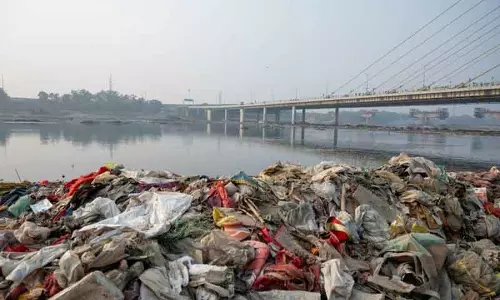 Delhi सरकार ने नजफगढ़ नाले की सफाई के लिए हाई-टेक वॉटर मास्टर मशीन तैनात की