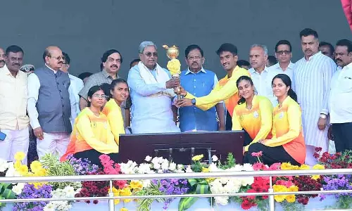 Siddaramaiah ने कर्नाटक के तुमकुरु में हॉकी स्टेडियम और स्विमिंग पूल के लिए 6 करोड़ देने की घोषणा की Siddaramaiah ने कर्नाटक के तुमकुरु में हॉकी स्टेडियम और स्विमिंग पूल के लिए 6 करोड़ देने की घोषणा की