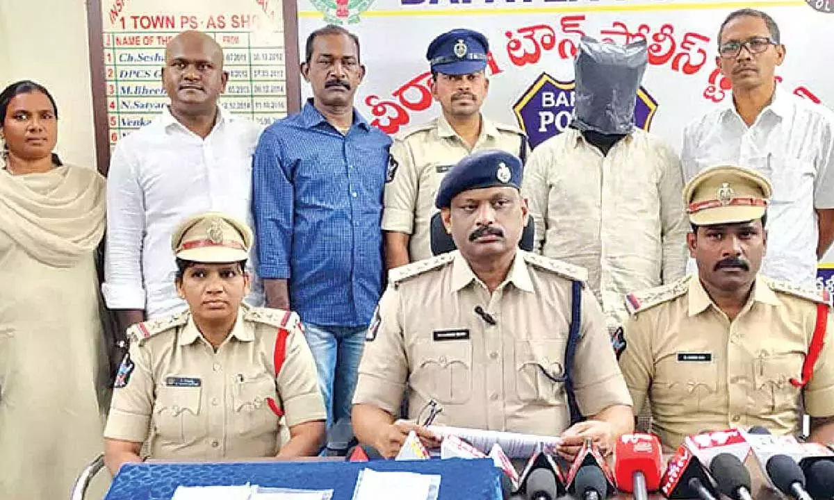 Andhra: अंतरराज्यीय चोर गिरफ्तार Andhra: अंतरराज्यीय चोर गिरफ्तार