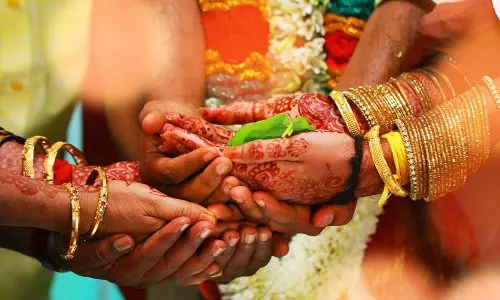 Ashoknagar: प्री-वेडिंग शूट और सोने के गिफ्ट पर रोक Ashoknagar: प्री-वेडिंग शूट और सोने के गिफ्ट पर रोक