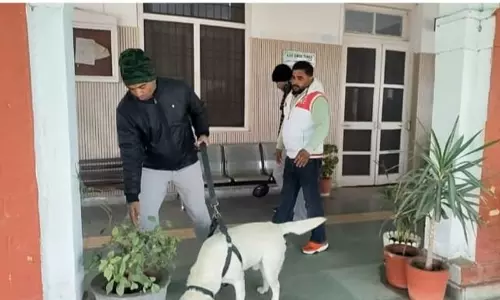 Ambala पुलिस स्टेशन में गैस सिलेंडर के साथ कार पार्क करने पर तीन लोग गिरफ्तार