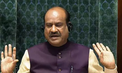 लोकतांत्रिक संस्थाओं को पारदर्शी और जवाबदेह होना चाहिए: Birla लोकतांत्रिक संस्थाओं को पारदर्शी और जवाबदेह होना चाहिए: Birla