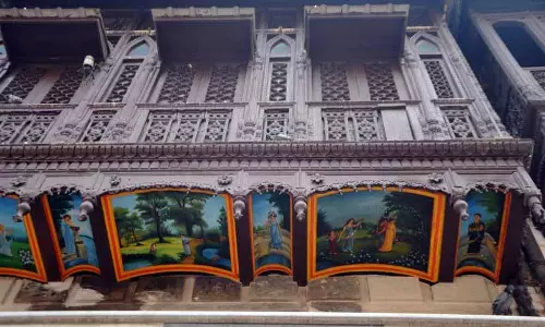 Amritsar: लकड़ी और दौलत से उकेरे गए छज्जे शहर के अतीत को दर्शाते हैं Amritsar: लकड़ी और दौलत से उकेरे गए छज्जे शहर के अतीत को दर्शाते हैं
