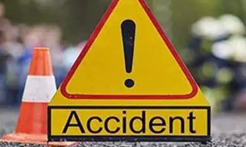 Jalandhar: स्कूटर पर सवार लड़की ट्रक की चपेट में आकर गंभीर रूप से घायल हो गई