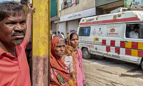 Rahul Gandhi ने इंदौर में गंदे पीने के पानी से परेशान लोगों से मुलाकात की Rahul Gandhi ने इंदौर में गंदे पीने के पानी से परेशान लोगों से मुलाकात की