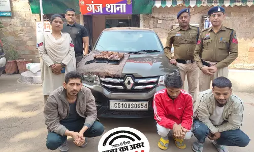 कार खड़ी कर ग्राहक देख रहे 3 तस्कर गिरफ्तार, 3 हजार नशीली गोलियां जब्त