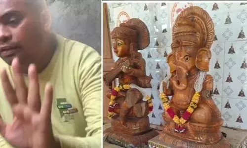 Odisha: नशे में धुत टीचर ने स्कूल कैंपस में गणेश और सरस्वती की मूर्तियों को तोड़ दिया Odisha: नशे में धुत टीचर ने स्कूल कैंपस में गणेश और सरस्वती की मूर्तियों को तोड़ दिया