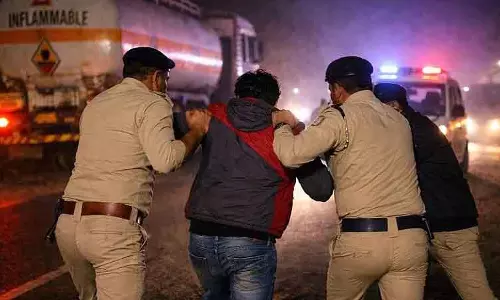 MP : जबलपुर में तेज रफ्तार टैंकर ने स्कूटी को रौंदा, मौके पर ही व्यक्ति की मौत MP : जबलपुर में तेज रफ्तार टैंकर ने स्कूटी को रौंदा, मौके पर ही व्यक्ति की मौत