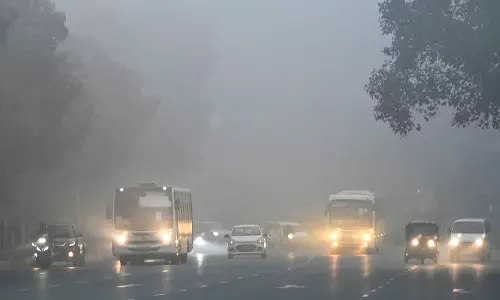Delhi-NCR में शीतलहर और घने कोहरे की चपेट में; हवा की गुणवत्ता Delhi-NCR में शीतलहर और घने कोहरे की चपेट में; हवा की गुणवत्ता