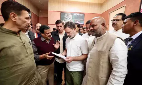 दूषित पानी से प्रभावित परिवारों से मिलने Indore पहुंचे विपक्ष के नेता गांधी दूषित पानी से प्रभावित परिवारों से मिलने Indore पहुंचे विपक्ष के नेता गांधी