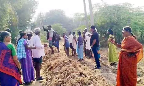 Pavagadh : कोनानाकुरिके रोड बंद करने के विरोध में प्रदर्शन Pavagadh : कोनानाकुरिके रोड बंद करने के विरोध में प्रदर्शन