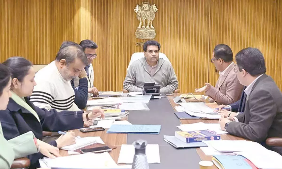 Delhi से लेबर कोड नियमों को तेज़ी से लागू करने और सेंट्रल फ्रेमवर्क के साथ अलाइन करने को कहा गया Delhi से लेबर कोड नियमों को तेज़ी से लागू करने और सेंट्रल फ्रेमवर्क के साथ अलाइन करने को कहा गया