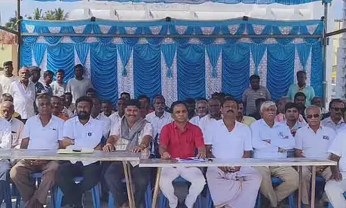 Chikkatirupathi मंदिर के विकास में बाधा डालने वाले व्यक्ति के खिलाफ आक्रोश Chikkatirupathi मंदिर के विकास में बाधा डालने वाले व्यक्ति के खिलाफ आक्रोश