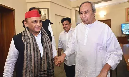 UP CM Akhilesh Yadav ने बीजद अध्यक्ष नवीन पटनायक से मुलाकात की