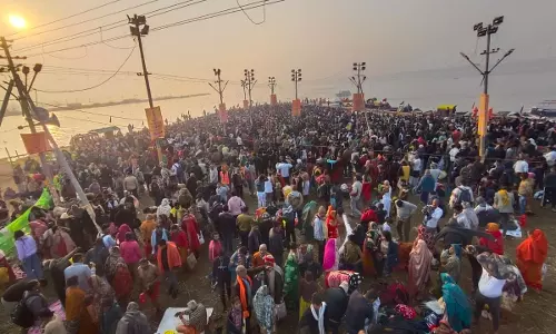 Prayagraj: प्रयागराज में माघ मेले में भक्तों की अपार श्रद्धा