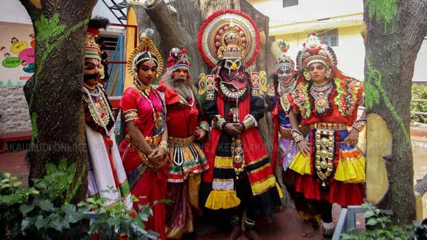kerala: यक्षगान मंच पर उत्साह, कासरगोड के लोगों के मन में अब भी आघात kerala: यक्षगान मंच पर उत्साह, कासरगोड के लोगों के मन में अब भी आघात