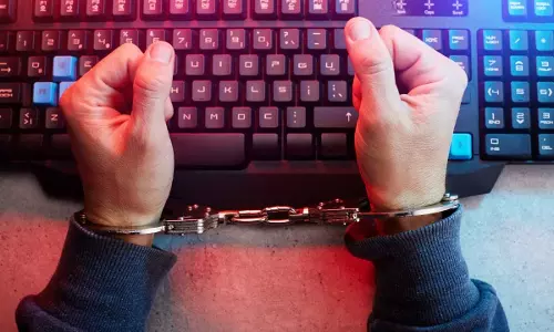 साइबर पुलिस ने डिजिटल अरेस्ट ठगी के शिकार पीड़ित को 2 करोड़ रुपये लौटाए, कुल 58.13 करोड़ की ठगी की गई थी साइबर पुलिस ने डिजिटल अरेस्ट ठगी के शिकार पीड़ित को 2 करोड़ रुपये लौटाए, कुल 58.13 करोड़ की ठगी की गई थी