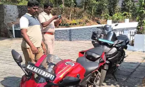Kerala : अंतरराज्यीय बाइक चोरी गिरोह में शामिल युवक दो बाइक के साथ गिरफ्तार Kerala : अंतरराज्यीय बाइक चोरी गिरोह में शामिल युवक दो बाइक के साथ गिरफ्तार