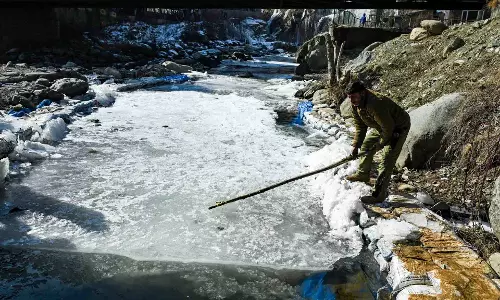 Jammu-कश्मीर मौसम अपडेट: उच्च क्षेत्रों में बर्फबारी, मैदानी इलाके सूखे