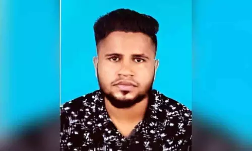 Naduvannur में एक युवक की बाइक बिजली के खंभे से टकराने के कारण मौत हो गई
