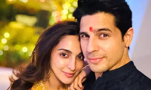Kiara Advani ने सिद्धार्थ मल्होत्रा के 41वें जन्मदिन पर उनके लिए ‘बार बार दिन’ गाया Kiara Advani ने सिद्धार्थ मल्होत्रा के 41वें जन्मदिन पर उनके लिए ‘बार बार दिन’ गाया
