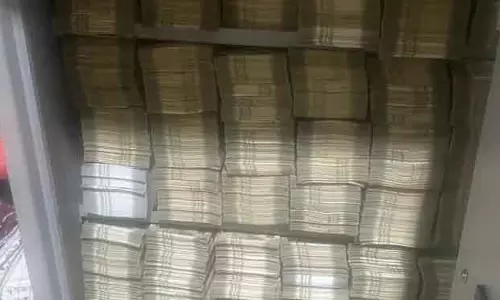 ईडी ने बीजद नेता और व्यापारियों के घरों पर छापेमारी की
