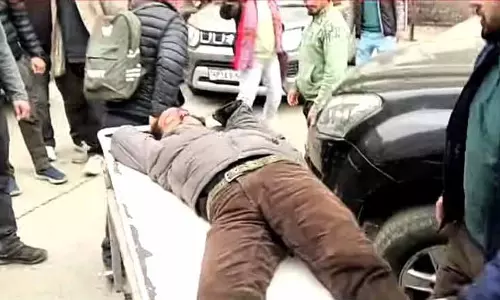 Kullu के नग्गर में ज़मीन की निशानदेही के दौरान रेवेन्यू अधिकारियों पर हमला Kullu के नग्गर में ज़मीन की निशानदेही के दौरान रेवेन्यू अधिकारियों पर हमला