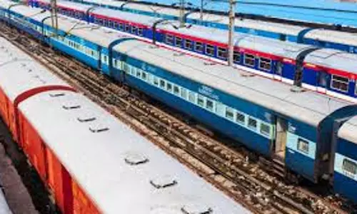 Agra: 3.52 लाख रुपये जुर्माने के साथ बेटिकट यात्रा रोकने का अभियान Agra: 3.52 लाख रुपये जुर्माने के साथ बेटिकट यात्रा रोकने का अभियान