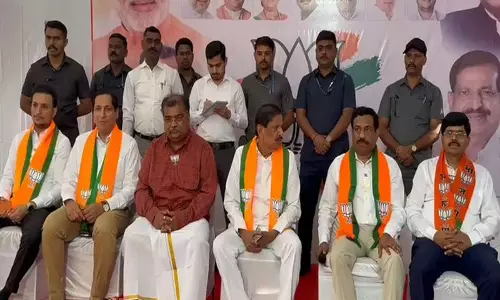 BJP प्रदेश अध्यक्ष रविंद्र चव्हाण ने नवी मुंबई नगर निगम के नवनिर्वाचित पार्षदों से मुलाकात की BJP प्रदेश अध्यक्ष रविंद्र चव्हाण ने नवी मुंबई नगर निगम के नवनिर्वाचित पार्षदों से मुलाकात की