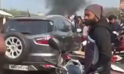 Jharkhand में बंगाल के प्रवासी मज़दूर की पिटाई के बाद बेलडांगा में विरोध प्रदर्शन Jharkhand में बंगाल के प्रवासी मज़दूर की पिटाई के बाद बेलडांगा में विरोध प्रदर्शन