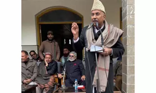 खटाना ने प्रशासन की नाकामी और दूरदराज के इलाकों की अनदेखी को लेकर NC सरकार की आलोचना की खटाना ने प्रशासन की नाकामी और दूरदराज के इलाकों की अनदेखी को लेकर NC सरकार की आलोचना की