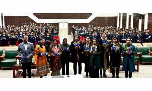 फिक्की फ्लो जेकेएल ने APS Udhampur में मासिक धर्म स्वच्छता जागरूकता कार्यक्रम आयोजित किया