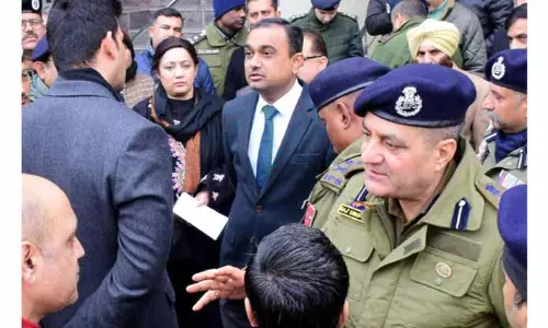 डिव कमिश्नर, IGP ने गणतंत्र दिवस के इंतजामों की समीक्षा की डिव कमिश्नर, IGP ने गणतंत्र दिवस के इंतजामों की समीक्षा की