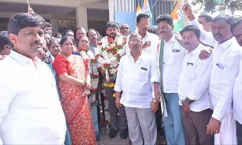 Sandur : सूर्यनारायण कुरेकुप्पा नगर पालिका अध्यक्ष चुने गए