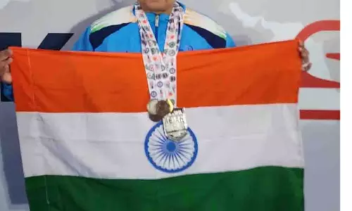 दो मेडल जीतकर एनेट गौड़ा ने पावरलिफ्टिंग में Thane का नाम रोशन किया दो मेडल जीतकर एनेट गौड़ा ने पावरलिफ्टिंग में Thane का नाम रोशन किया