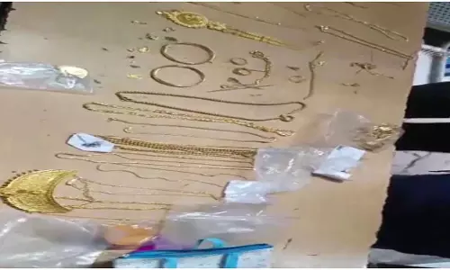 21वीं सदी में ईमानदारी जिंदा है! पाया 45 लाख का सोना, सफाईकर्मी ने लौटाकर जीता सबका दिल