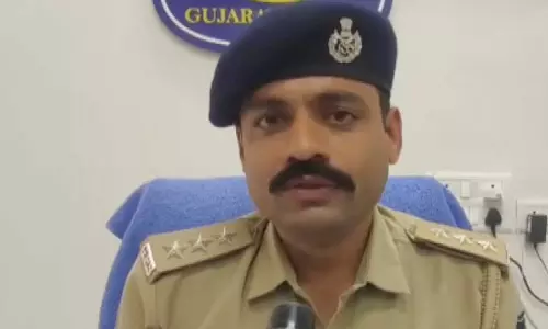 भारतीय जलक्षेत्र में Pakistani नाव पकड़ी गई भारतीय जलक्षेत्र में Pakistani नाव पकड़ी गई