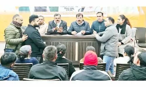Arvind Gupta ने जनता दरबार लगाया, बिजली संकट पर उमर-सरकार की आलोचना की