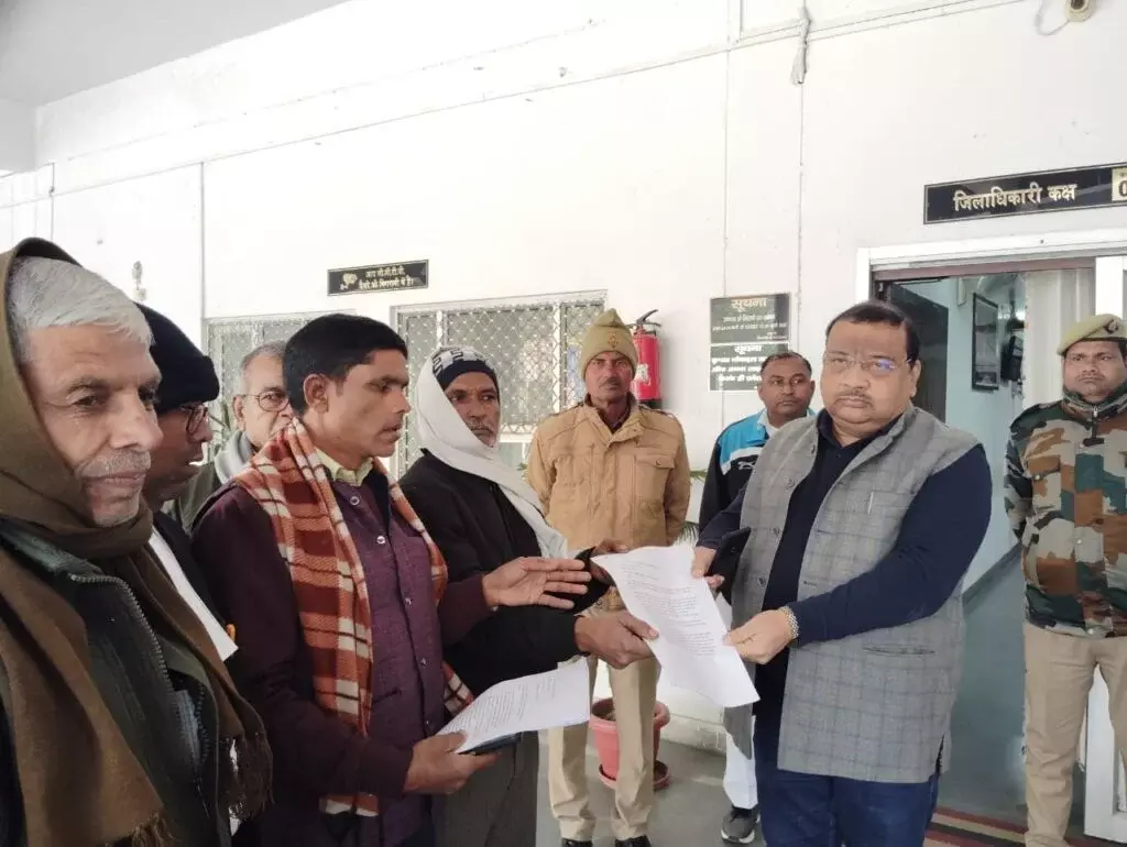Farrukhabad: संयुक्त किसान मोर्चा ने दिया प्रशासन को नोटिस
