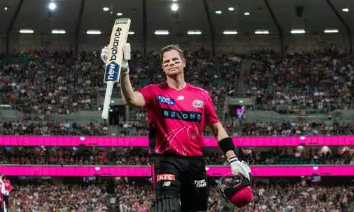 Sydney Derby: स्मिथ के तूफानी शतक से पस्त हुई डेविड वॉर्नर की टीम Sydney Derby: स्मिथ के तूफानी शतक से पस्त हुई डेविड वॉर्नर की टीम