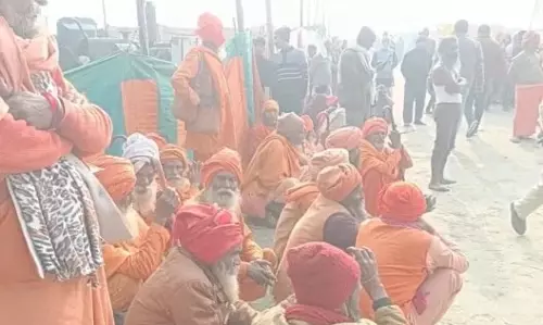 Farrukhabad: श्रद्धालुओं के बीच संत मनमोहन गिरी महाराज का निधन Farrukhabad: श्रद्धालुओं के बीच संत मनमोहन गिरी महाराज का निधन