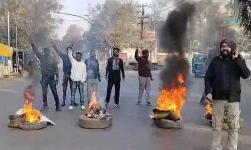 आदिवासी नेता की हत्या को लेकर Jharkhand बंद का मिला-जुला असर, हाईवे जाम आदिवासी नेता की हत्या को लेकर Jharkhand बंद का मिला-जुला असर, हाईवे जाम