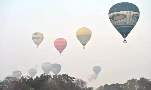 Hyderabad में बड़ा हादसा टला, हॉट एयर बैलून की इमरजेंसी लैंडिंग हुई Hyderabad में बड़ा हादसा टला, हॉट एयर बैलून की इमरजेंसी लैंडिंग हुई
